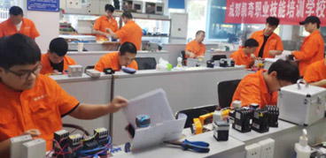 电工技能培训真实教学场景